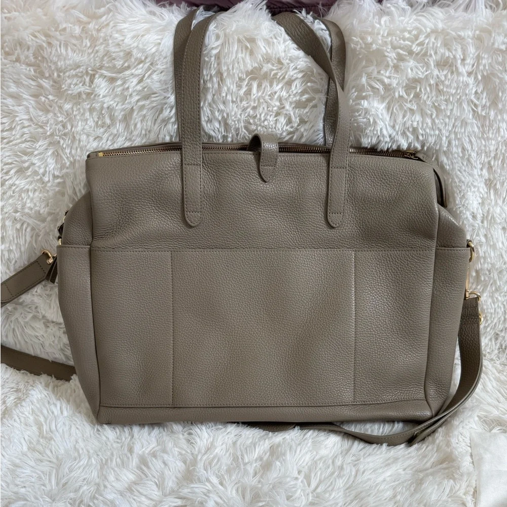 Cuyana triple zipper overnight bag - Picture 4 of 14